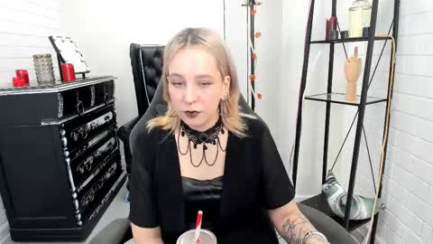 Tolli Moll online show from 12.02.24