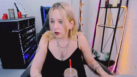 Tolli Moll online show from 12.06.24