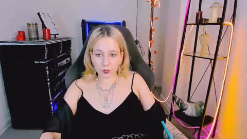 Tolli Moll online show from 12.06.24