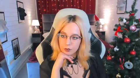 Tolli Moll online show from 12.14.24