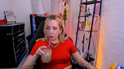 Tolli Moll online show from 12.16.24