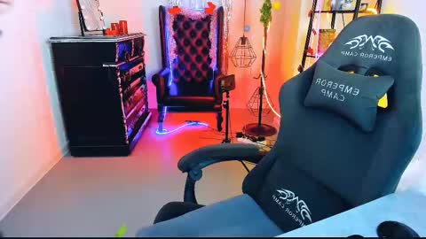 Tolli Moll online show from 12.27.24