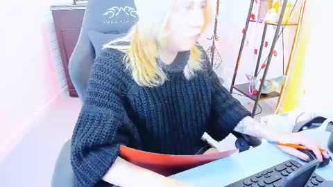 Tolli Moll online show from 12.27.24