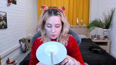 Tolli Moll online show from 12.31.24