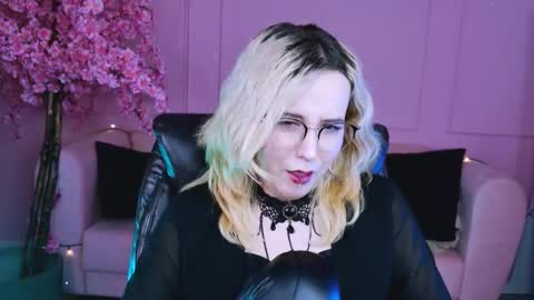 Tolli Moll online show from 01.14.25