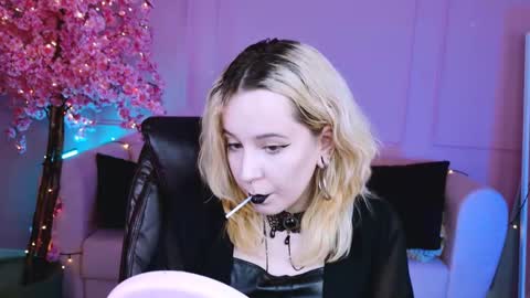 Tolli Moll online show from 01.14.25