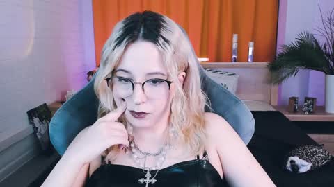 Tolli Moll online show from 01.19.25