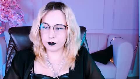 Tolli Moll online show from 01.22.25