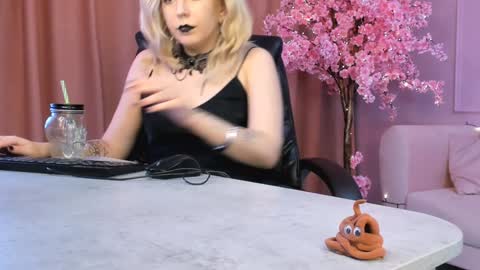 Tolli Moll online show from 01.31.25