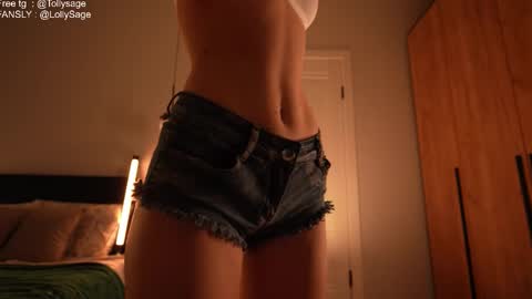 Snapshot of tollysage chatting on 09.27.25 Sage. TG channel online show from 09.27.25