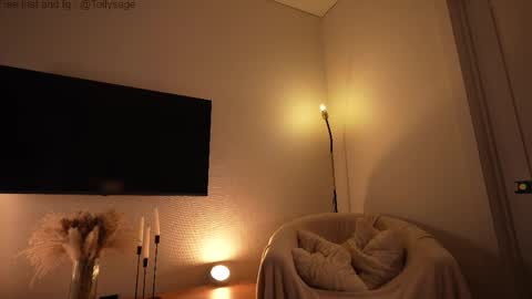 Snapshot of tollysage chatting on 12.19.25 Sage. TG channel online show from 12.19.25