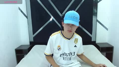 Snapshot of tom_0002 chatting on 10.25.25 tom_0002 online show from 10.25.25