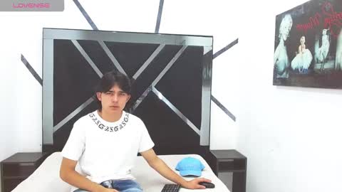 Snapshot of tom_0002 chatting on 11.06.25 tom_0002 online show from 11.06.25