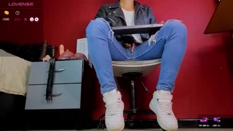 Snapshot of tom_brown12 chatting on 10.29.25 Tom online show from 10.29.25