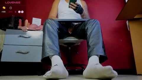 Snapshot of tom_brown12 chatting on 12.01.25 Tom online show from 12.01.25