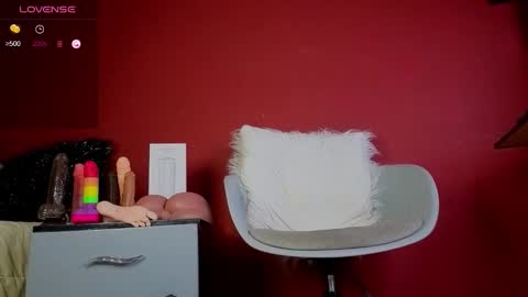 Snapshot of tom_brown12 chatting on 12.02.25 Tom online show from 12.02.25