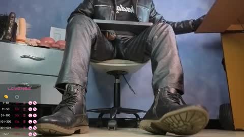 Snapshot of tom_brown12 chatting on 02.05.26 Tom online show from 02.05.26