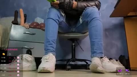 Snapshot of tom_brown12 chatting on 02.12.26 Tom online show from 02.12.26