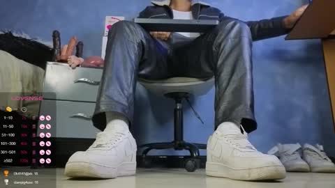 Snapshot of tom_brown12 chatting on 02.24.26 Tom online show from 02.24.26