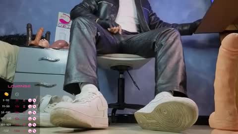 Snapshot of tom_brown12 chatting on 02.26.26 Tom online show from 02.26.26