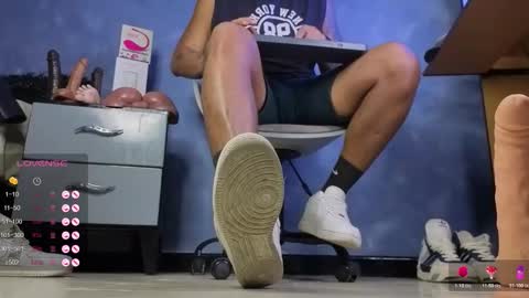 Snapshot of tom_brown12 chatting on 02.28.26 Tom online show from 02.28.26