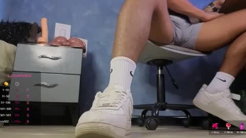 Snapshot of tom_brown12 chatting on 03.08.26 Tom online show from 03.08.26