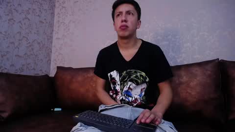 Snapshot of tom_marshall chatting on 04.10.26 Tom online show from 04.10.26