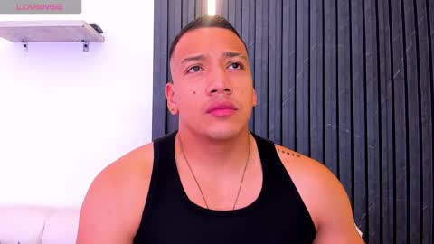 Tom muscle1 online show from 10.18.25