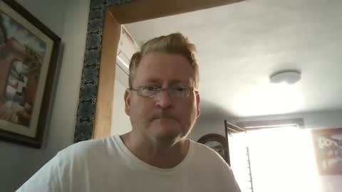 Snapshot of tomascausa chatting on 12.04.24 Hola online show from 12.04.24