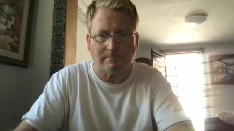 Snapshot of tomascausa chatting on 12.17.24 Hola online show from 12.17.24