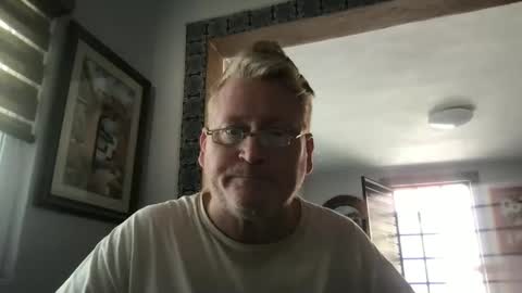 Snapshot of tomascausa chatting on 02.13.25 Hola online show from 02.13.25