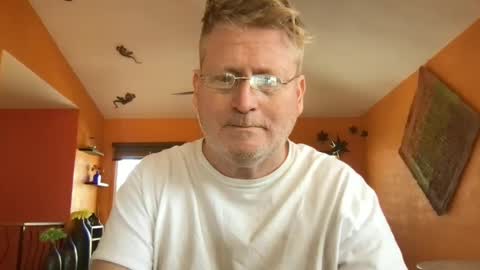 Snapshot of tomascausa chatting on 03.05.25 Hola online show from 03.05.25