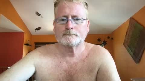 Snapshot of tomascausa chatting on 09.23.25 Hola online show from 09.23.25