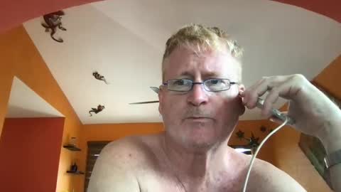 Snapshot of tomascausa chatting on 09.26.25 Hola online show from 09.26.25