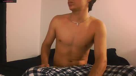 Snapshot of tomastv chatting on 05.12.26 tomasTV online show from 05.12.26