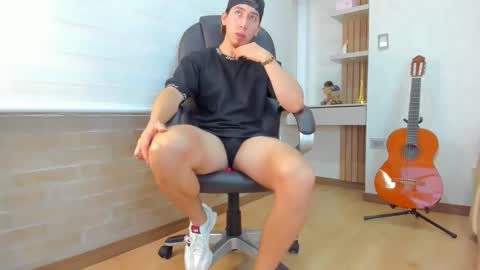 Snapshot of tombardem chatting on 11.24.25 Tom Bardem online show from 11.24.25