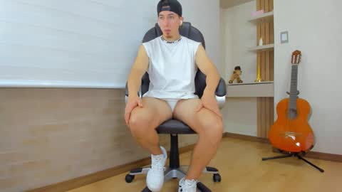 Snapshot of tombardem chatting on 12.13.25 Tom Bardem online show from 12.13.25