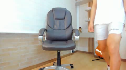 Tom Bardem online show from 12.21.25