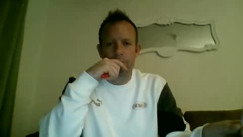 Snapshot of tomhubz chatting on 11.16.25 tomhubz online show from 11.16.25