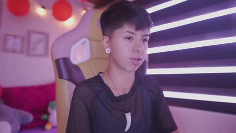 Snapshot of tommy_blue1 chatting on 02.22.25 Blue  online show from 02.22.25