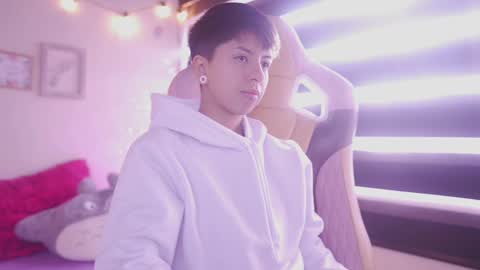 Snapshot of tommy_blue1 chatting on 03.05.25 Blue  online show from 03.05.25