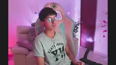 Snapshot of tommy_blue1 chatting on 10.01.25 Blue  online show from 10.01.25