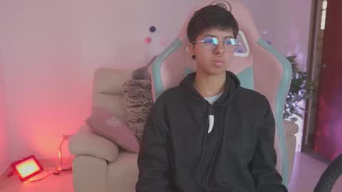 Snapshot of tommy_blue1 chatting on 10.02.25 Blue  online show from 10.02.25