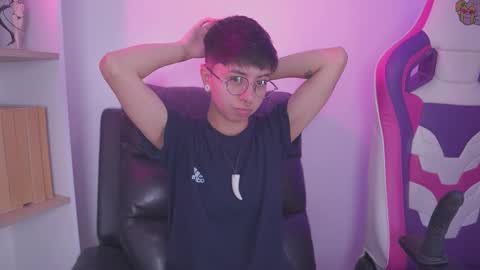 Snapshot of tommy_blue1 chatting on 10.10.25 Blue  online show from 10.10.25