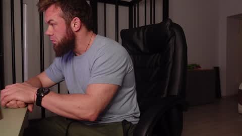 Snapshot of tommy_burnzzz chatting on 01.08.25 tommy burnzzz online show from 01.08.25