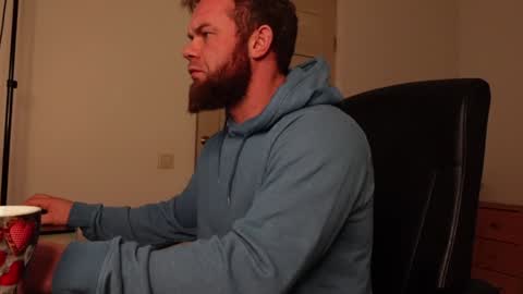 Snapshot of tommy_burnzzz chatting on 01.12.25 tommy burnzzz online show from 01.12.25