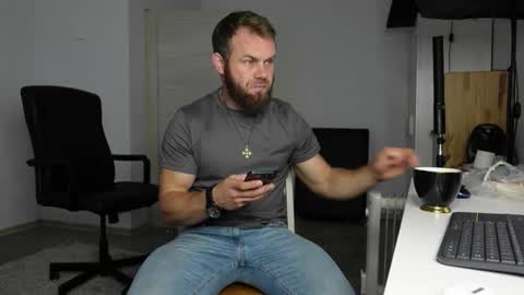 Snapshot of tommy_burnzzz chatting on 10.09.25 tommy burnzzz online show from 10.09.25