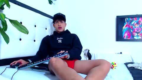 Snapshot of tommy_hotguy chatting on 03.11.25 tommy online show from 03.11.25