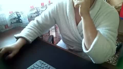 Tommi Li online show from 01.12.25