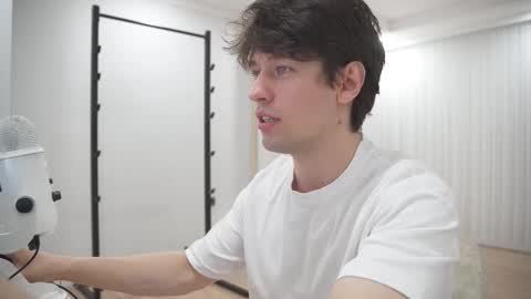 Snapshot of tommyjoyer chatting on 11.15.25 Tommy Joyer online show from 11.15.25